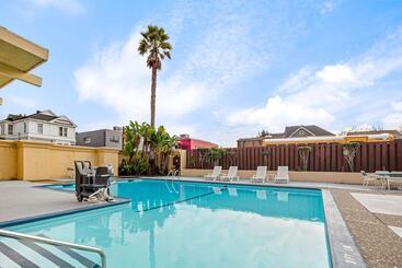 هتل La Quinta Inn By Wyndham Berkeley