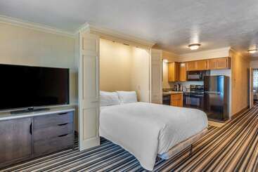 Lincoln Sands Oceanfront Resort, Ascend Hotel Collection