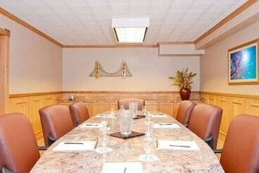 酒店 Magnuson Grand Pioneer Inn And Suites