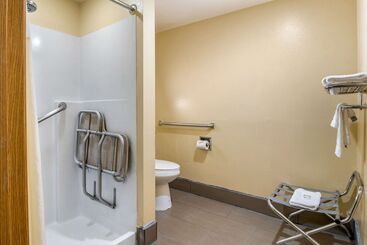 هتل Quality Inn Klamath Falls  Crater Lake Gateway