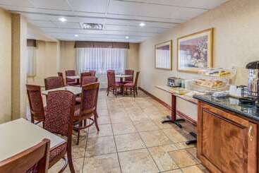 هتل Quality Inn & Suites Downtown