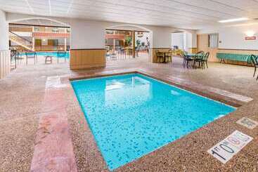 هتل Quality Inn & Suites Downtown