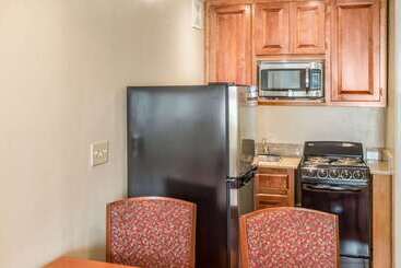 هتل Quality Inn & Suites Downtown
