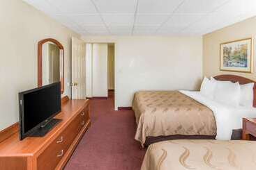 هتل Quality Inn & Suites Downtown
