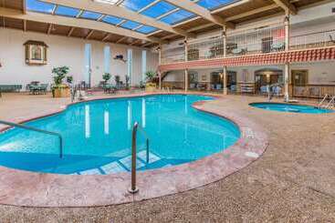 هتل Quality Inn & Suites Downtown