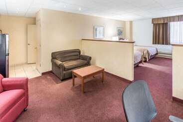 هتل Quality Inn & Suites Downtown