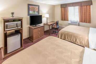 هتل Quality Inn & Suites Downtown