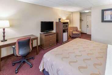 هتل Quality Inn & Suites Downtown