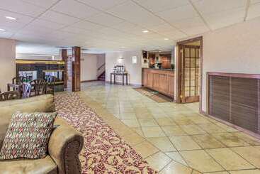 هتل Quality Inn & Suites Downtown