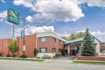 هتل Quality Inn & Suites Downtown