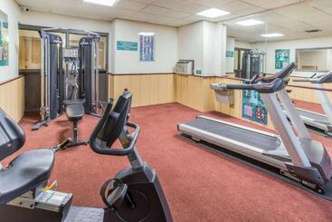 هتل Quality Inn & Suites Downtown
