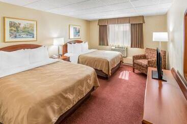هتل Quality Inn & Suites Downtown