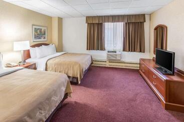 هتل Quality Inn & Suites Downtown