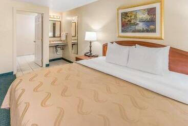 هتل Quality Inn & Suites Downtown