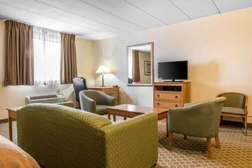 בית מלון כפרי Quality Inn & Suites