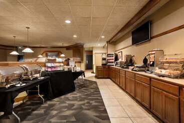 هتل Ramada By Wyndham Fargo