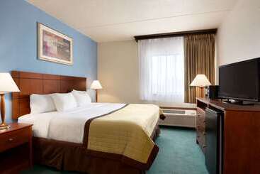 هتل Ramada By Wyndham Fargo