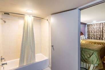 هتل Rodeway Inn