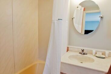 酒店 The Seaglass Inn & Spa