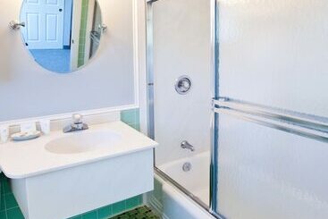酒店 The Seaglass Inn & Spa