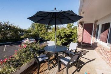 酒店 The Seaglass Inn & Spa