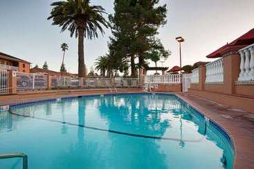 هتل Sfo El Rancho Inn Surestay Collection By Best Western