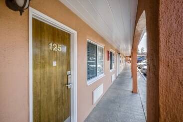 هتل Sfo El Rancho Inn Surestay Collection By Best Western