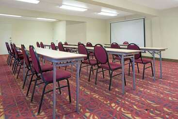 هتل Super 8 By Wyndham El Paso Airport