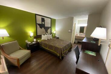 هتل Super 8 By Wyndham El Paso Airport