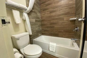 هتل Super 8 By Wyndham El Paso Airport