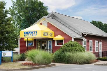 هتل Super 8 By Wyndham State College