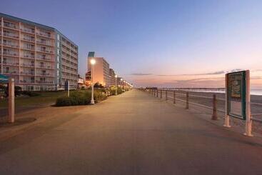 Surfbreak Virginia Beach Oceanfront, Ascend Hotel Collection