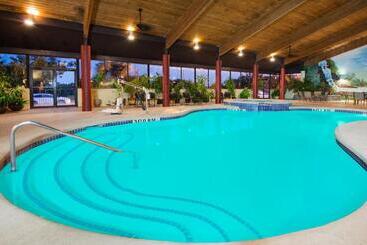 هتل Travelodge By Wyndham Enid