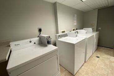 هتل Travelodge By Wyndham Great Falls