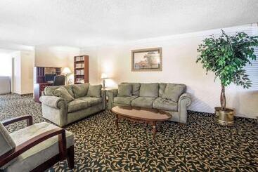 هتل Travelodge By Wyndham Great Falls