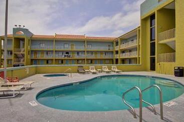 Windwater Hotel And Marina