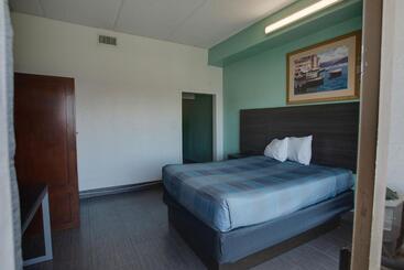 Windwater Hotel And Marina