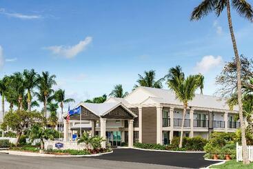 استراحتگاه Hampton Inn Key West Fl