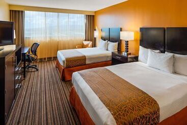 Best Western The Plaza Hotel Honolulu Airport Free Breakfast