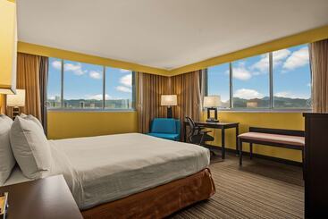 Best Western The Plaza Hotel Honolulu Airport   Free Breakfast