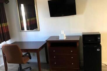 هتل Americas Best Value Inn Visalia