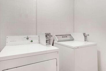 هتل Baymont By Wyndham Greensboro/coliseum