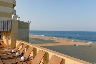 فندق Beach Quarters Resort