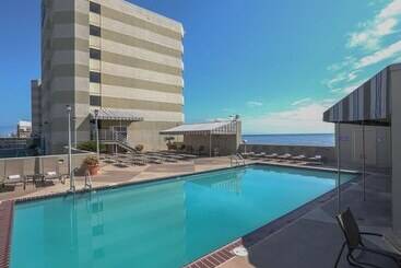 هتل Beach Quarters Resort