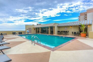 هتل Beach Quarters Resort