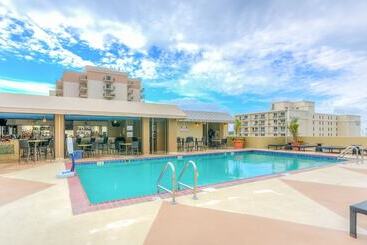 هتل Beach Quarters Resort