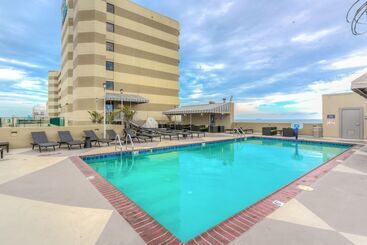 هتل Beach Quarters Resort