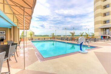 هتل Beach Quarters Resort