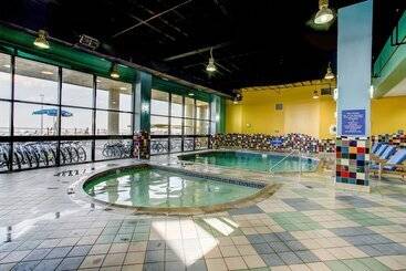 هتل Beach Quarters Resort