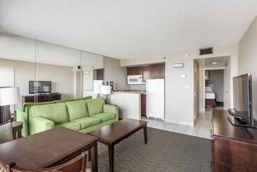 هتل Beach Quarters Resort